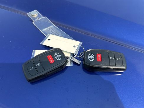 Used 2024 Toyota Tacoma TRD Off-Road image 27