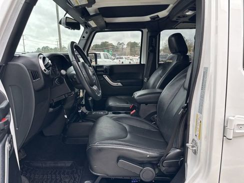Used 2015 Jeep Wrangler Unlimited Sahara w/ Max Tow Package image 9