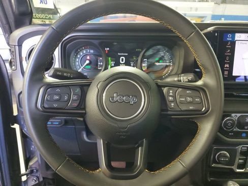 Used 2024 Jeep Wrangler Unlimited AWD/4WD image 23