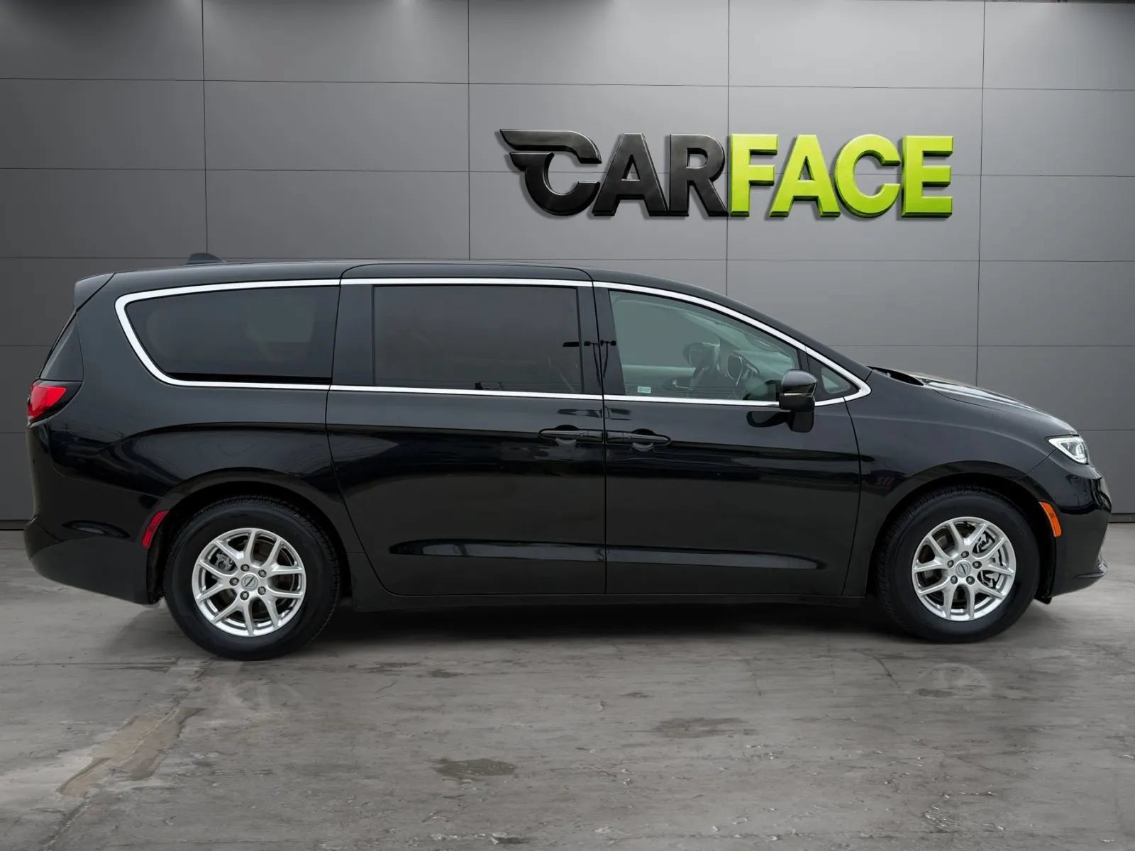 Used 2023 Chrysler Pacifica Touring-L FWD image 14