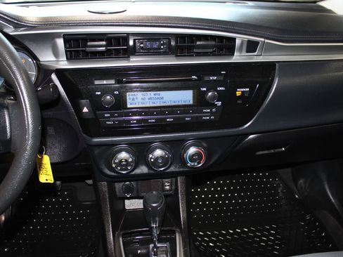Used 2015 Toyota Corolla L FWD image 12