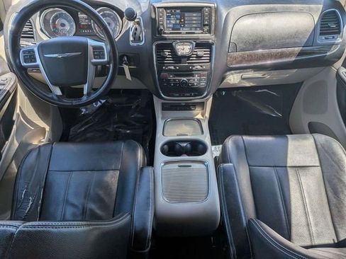 Used 2013 Chrysler Town & Country Touring-L w/ Driver Convenience Group FWD image 25