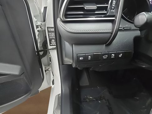 Used 2024 Toyota Camry SE FWD image 10