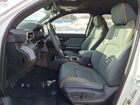 Used 2025 Toyota Tacoma Trailhunter image 14