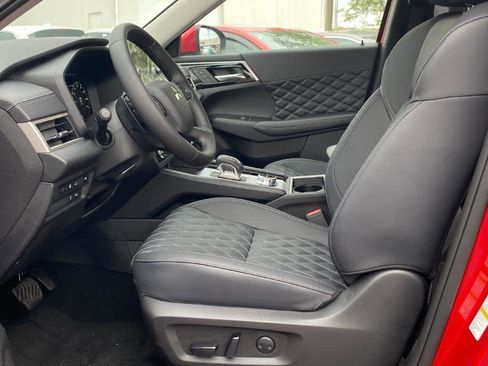 New 2025 Mitsubishi Outlander SEL image 8