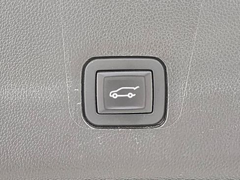 Used 2018 Chevrolet Traverse Premier AWD/4WD image 34
