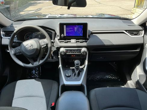 Used 2023 Toyota RAV4 LE AWD/4WD image 16