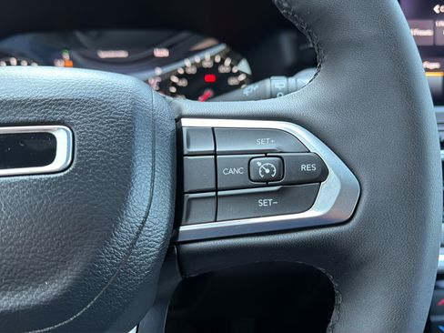 Used 2023 Jeep Compass Latitude AWD/4WD image 18