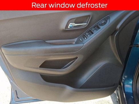 Used 2020 Chevrolet Trax LT w/ LT Convenience Package image 12