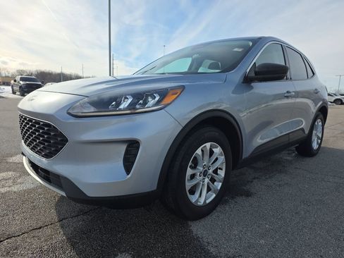 Used 2022 Ford Escape SE w/ Cold Weather Package image 3