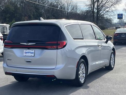 New 2026 Chrysler Pacifica Select image 7