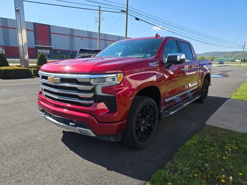 Used 2023 Chevrolet Silverado 1500 High Country w/ Technology Package AWD/4WD image 8