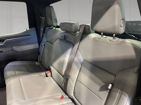 Used 2025 GMC Sierra 1500 SLT image 16