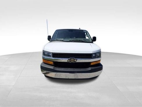 Used 2025 Chevrolet Express 3500 LT w/ LT Preferred Equipment Group RWD image 3