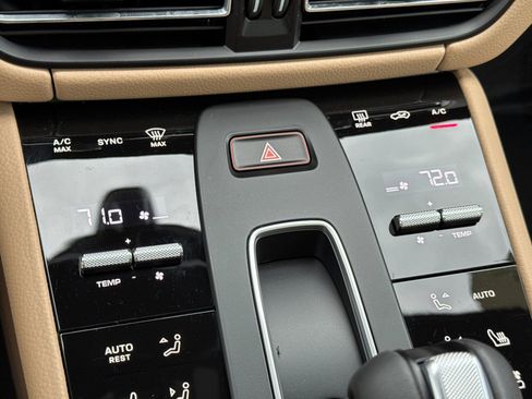 Certified 2025 Porsche Macan image 24