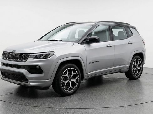 Used 2025 Jeep Compass Limited AWD/4WD image 3