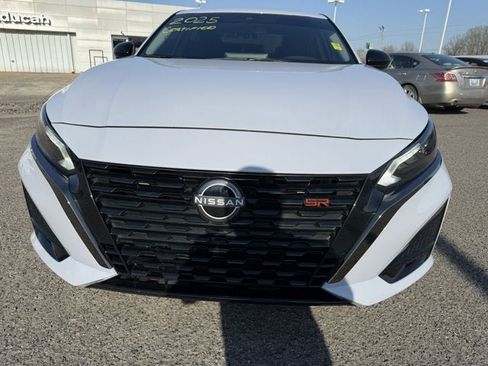 Used 2025 Nissan Altima 2.5 SR w/ SR Premium Package image 2