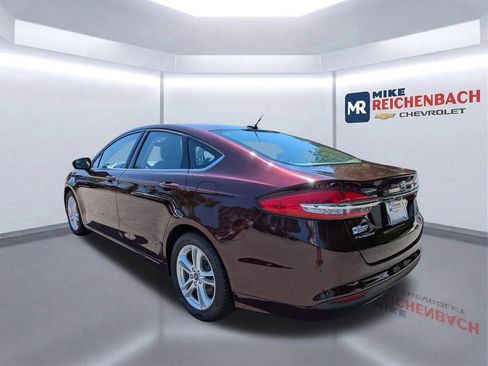 Used 2018 Ford Fusion SE w/ Fusion SE Technology Package image 5