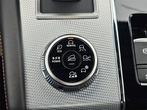 New 2025 Mitsubishi Outlander SEL image 23