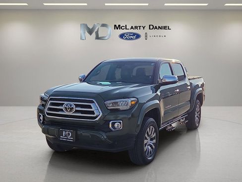 Used 2021 Toyota Tacoma Limited image 2