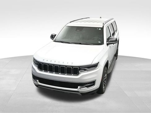 Used 2024 Jeep Wagoneer L Series II w/ Flexible Seating Group AWD/4WD image 17