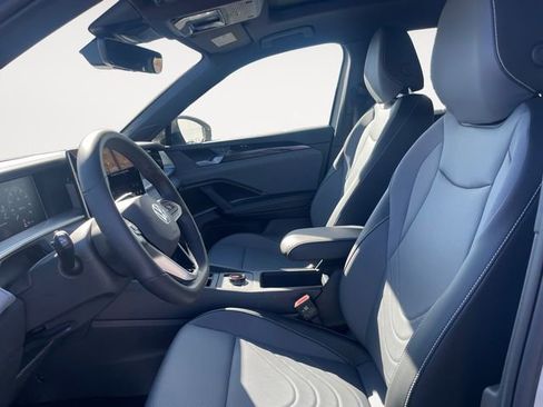 New 2026 Volkswagen Tiguan SE R-Line AWD/4WD image 9