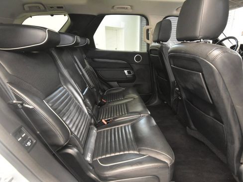 Used 2017 Land Rover Discovery HSE image 17