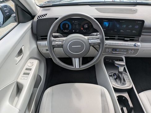 Used 2025 Hyundai Kona SEL AWD/4WD image 17