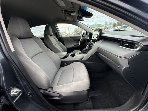 Used 2022 Toyota Venza XLE image 23