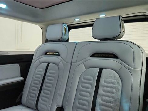 Used 2023 Rivian R1S Launch Edition image 31