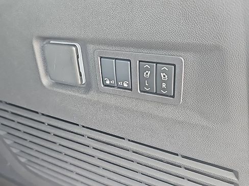 Used 2026 GMC Yukon XL Denali w/ Sun & Power Step Package image 8