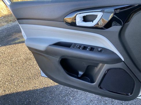 New 2026 Jeep Compass Limited image 14