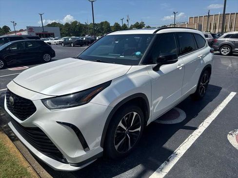 Certified 2021 Toyota Highlander XSE FWD image 1