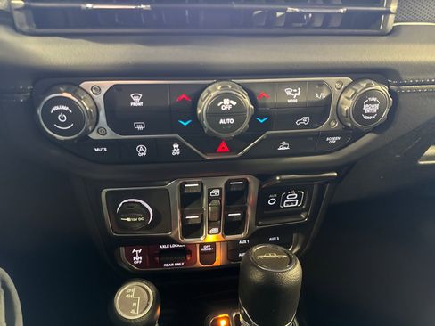 Used 2026 Jeep Gladiator Mojave AWD/4WD image 31