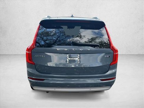 Used 2022 Volvo XC90 T5 Momentum w/ Climate Package image 6