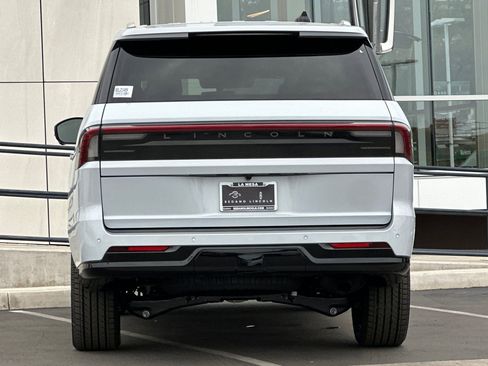 New 2025 Lincoln Navigator Black Label image 4