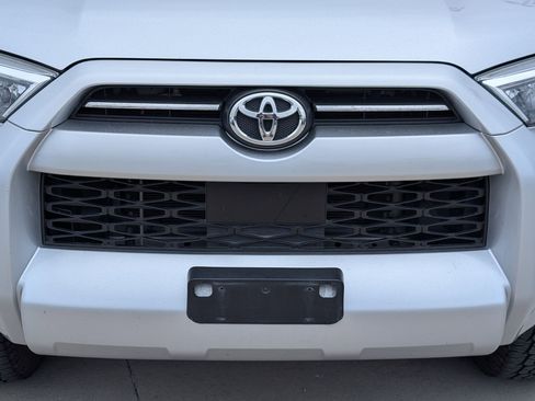Used 2020 Toyota 4Runner SR5 AWD/4WD image 9