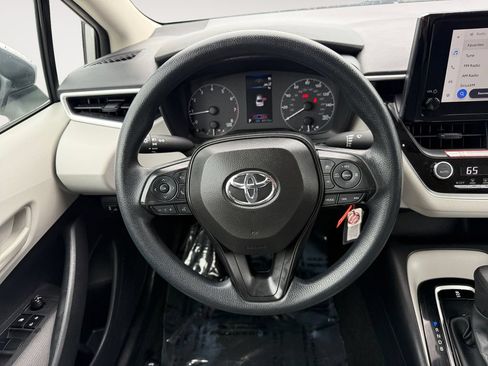 Used 2025 Toyota Corolla LE FWD image 12