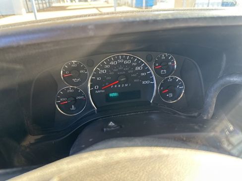 Used 2011 Chevrolet Express 3500 image 8