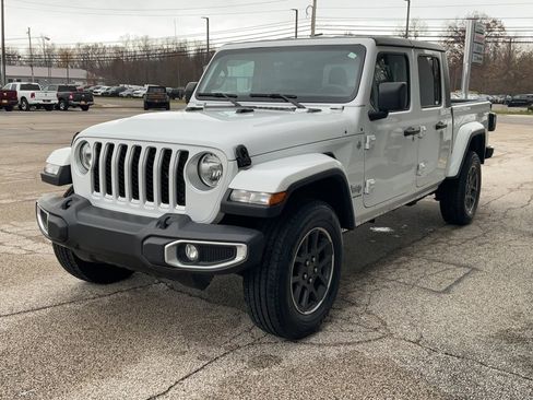 Used 2023 Jeep Gladiator Overland image 3