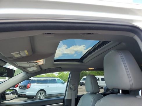 Used 2017 Toyota Highlander Limited AWD/4WD image 26