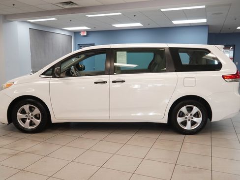 Used 2014 Toyota Sienna L FWD image 2