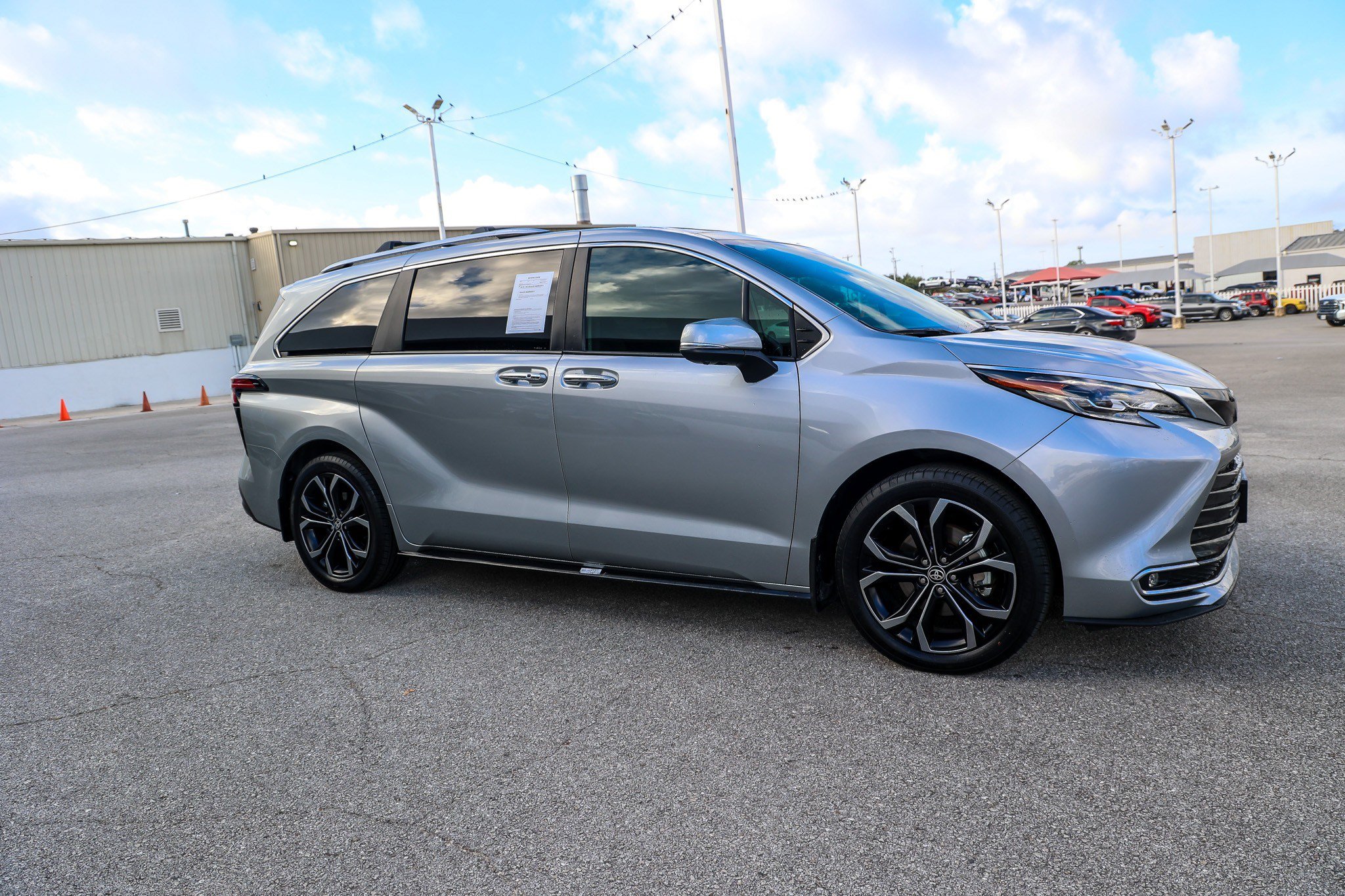 Certified 2025 Toyota Sienna Platinum FWD image 6