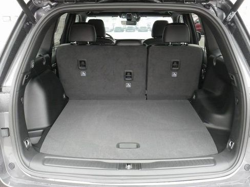 New 2026 Jeep Grand Cherokee Altitude image 9