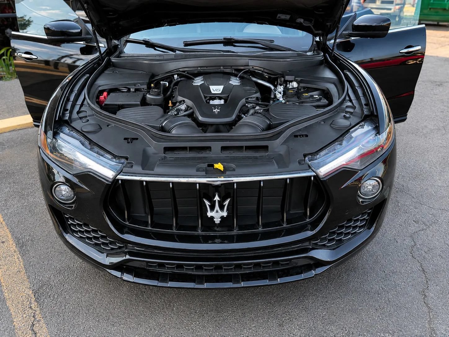 Used 2017 Maserati Levante w/ Sport Package AWD/4WD image 4
