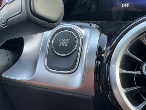 Used 2024 Mercedes-Benz EQB 300 4MATIC image 25