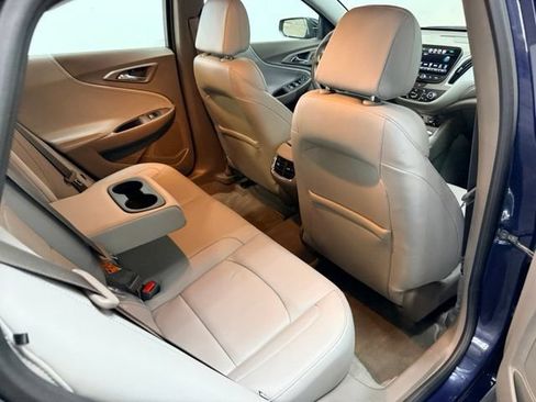Used 2017 Chevrolet Malibu LT w/ Leather Package FWD image 40