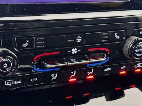 New 2025 Jeep Grand Cherokee L Altitude image 19