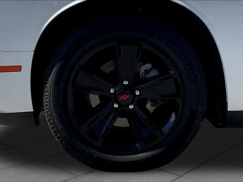 Used 2019 Dodge Challenger SXT RWD image 11