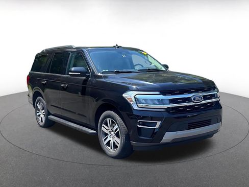 Used 2024 Ford Expedition Limited RWD image 2